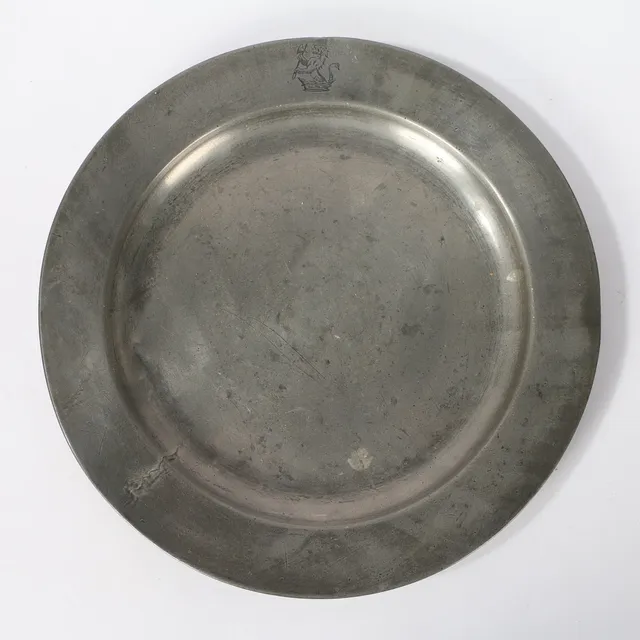 THREE 18TH CENTURY PEWTER CHARGERS.