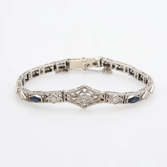 ARMBAND, 14K VITGULD, DIAMANTER & BLÅTT GLAS, 1930-TAL, TOTALT 8,5 GRAM.