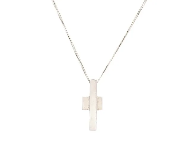COLLIER, GUCCI, Kors, sterlingsilver, vikt 8 g, längd ca 51 cm.