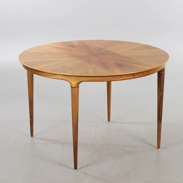 SVANTE SKOGH. Matbord, "Cortina", AB Seffle Möbelfabrik, palisander, två iläggsskivor, modellen lanserad ca 1956, Sverige 1900-talets mitt.