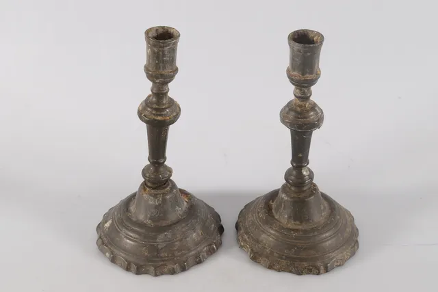 LJUSSTAKAR, 1-par, tenn, 1700-tal.