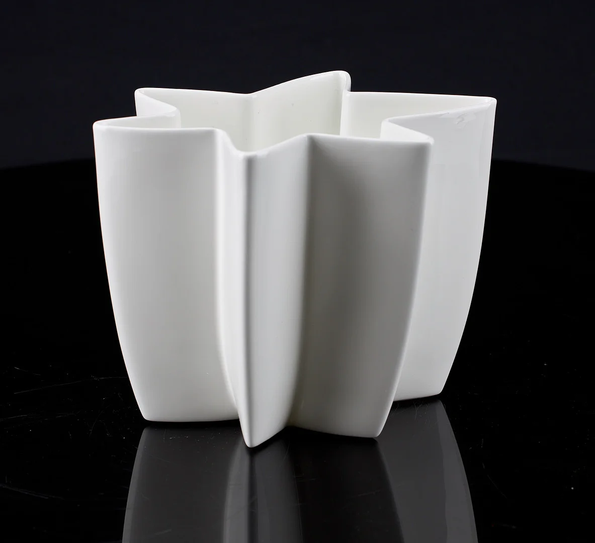 HEIKKI ORVOLA. VAS, "Carambola", Arabia, formgiven 1996. — European — Stockholms Auktionsverk Helsinki