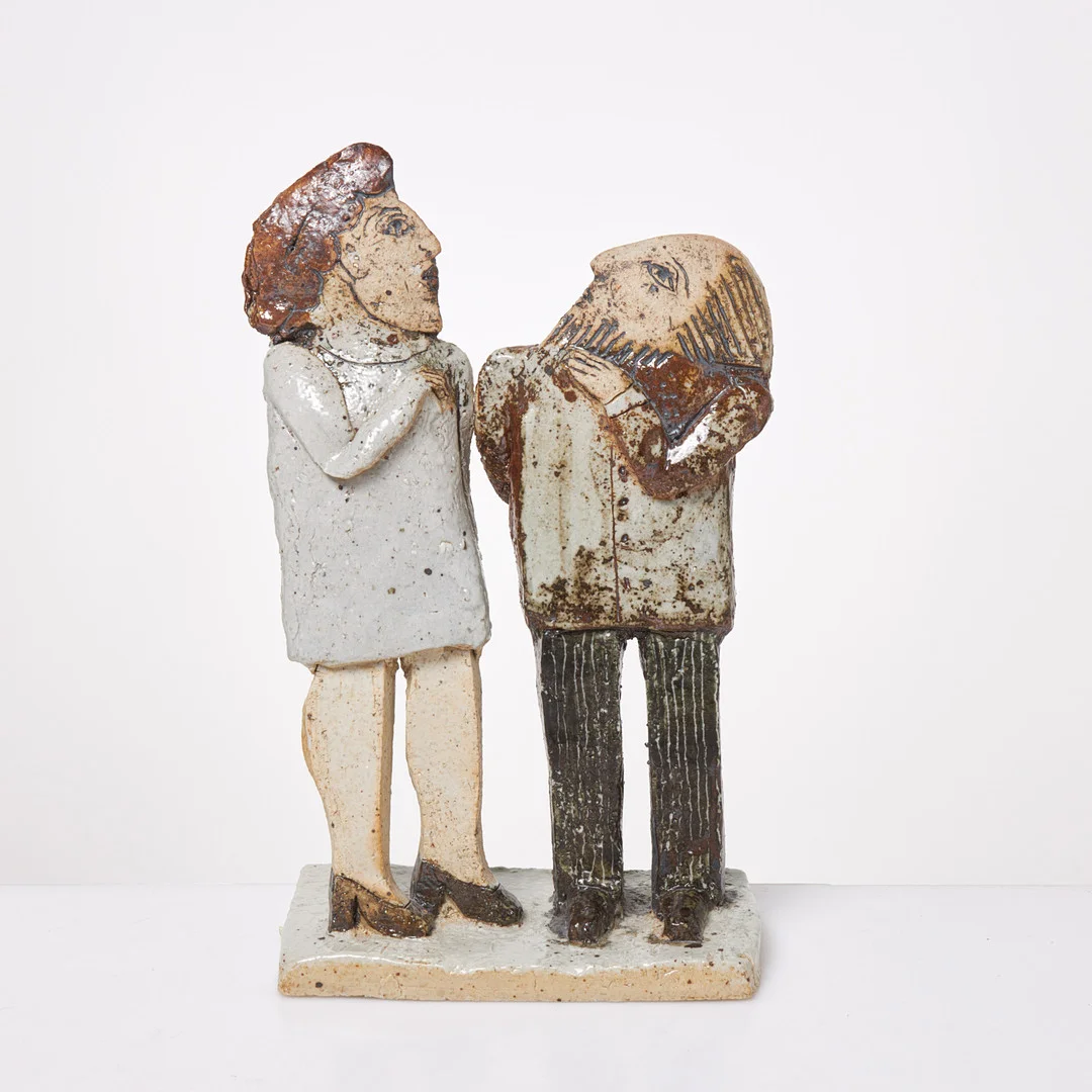 LISA LARSON. Par, kvinna och man, Gustavsberg, stengods, delvist glaserad, daterad 1977, signerad Lisa L. — European — Stockholms Auktionsverk Sickla