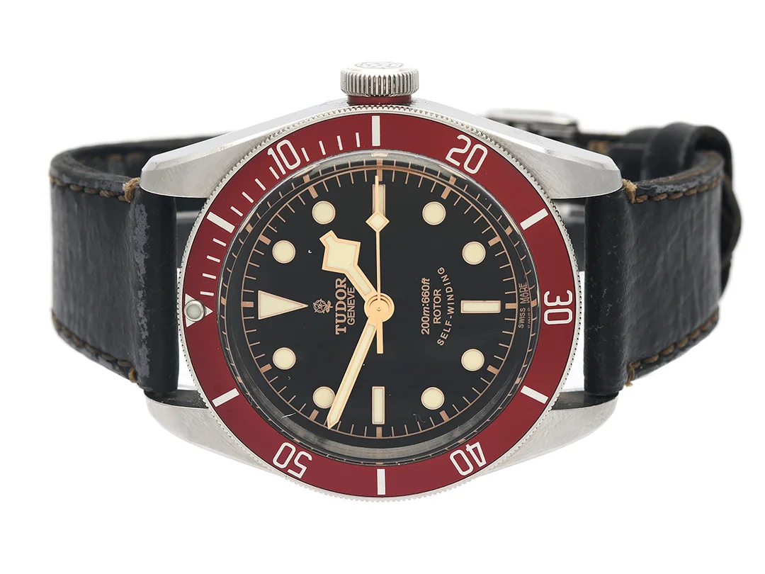 TUDOR, Geneve, Heritage, Black Bay (200m:660ft), Cal ETA 2824-2, Serie nr. J607715, Ref nr. 79220R, Boett nr. 8380, herrur, 41 mm, stål, automatisk, safirglas, läderband, viklås, NATO-band, cert, maj 2013, box, ytterkartong. — Klockor/Tudor — Kaplans
