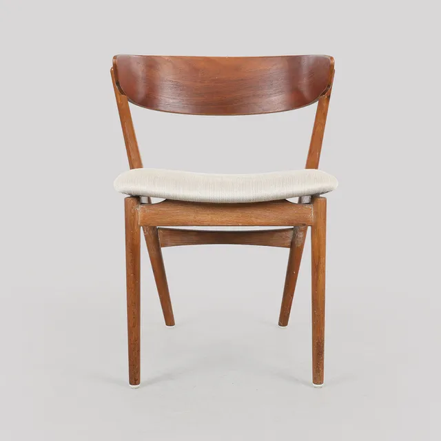 HELGE SIBAST. Stol af teak og eg, model 7, 1950'erne.