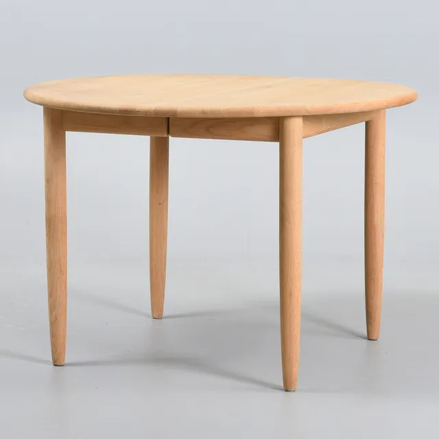 HASLEV MØBELSNEDKERI. Cirkulært spisebord af massiv eg med tillægsplade, model 893. Danmark, 21 årh. (2).