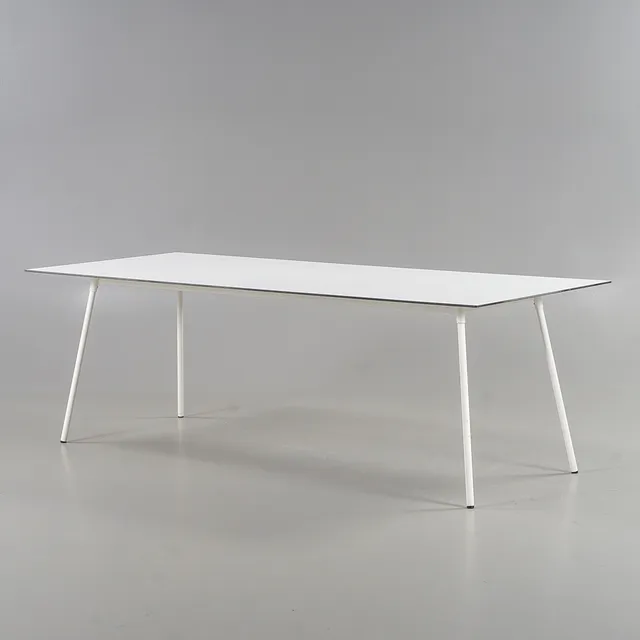 STINA SANDWALL. Bord "Ella Square Table" Laminerad skiva med ben i metall, SMD Design, Samtida tillverkning.