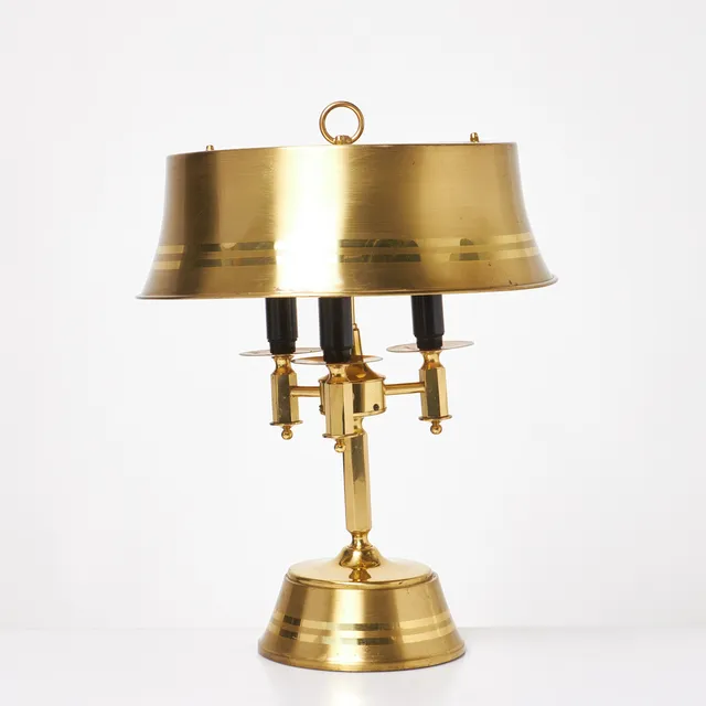 BORDSLAMPA, ÖIA (Örsjö Industri AB), mässing, skärm och fot mässingplåt, 3 st ljuskällor, 1900-talets andra hälft.