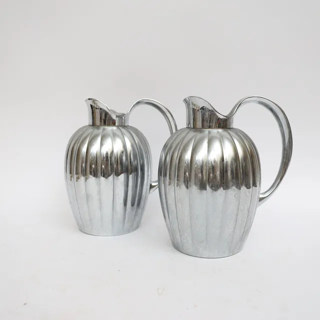 SIGVARD BERNADOTTE. Termoskannor ett par, rostfritt stål, Georg Jensen. Stämplade.