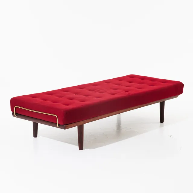 HANS J WEGNER. Dagbädd, "GE 19", för Getama, Danmark, stomme av teak, lös stoppad dyna med ylleklädsel.