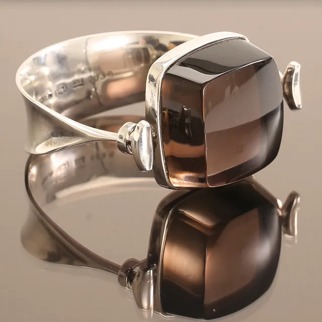 VIVIANNA TORUN BÜLOW-HÜBE. Armring, sterlingsilver, Georg Jensen, Danmark.