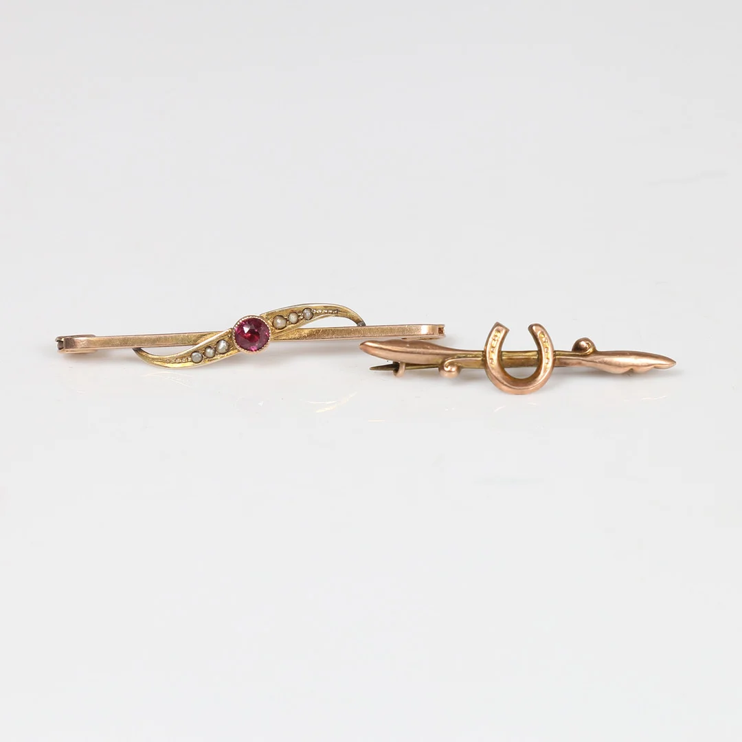 TWO 9 CARAT GOLD BROOCHES (2). — Brooches & Pendants — Bishop & Miller