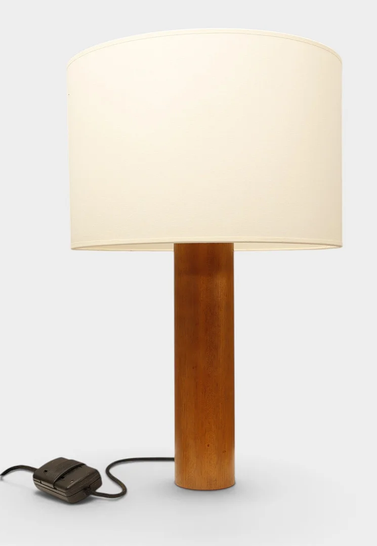 ANTONI DE MORAGAS (1913-1985). Lámpara Moragas en madera de sapeli. — Table Lamps — Barcelona Auctions