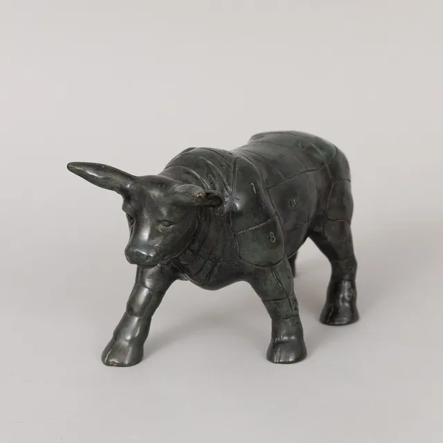 ANDREAS WARGENBRANT. Bull, grönpatinerad brons, "Styckningsschema", gjutningsstämplad W.