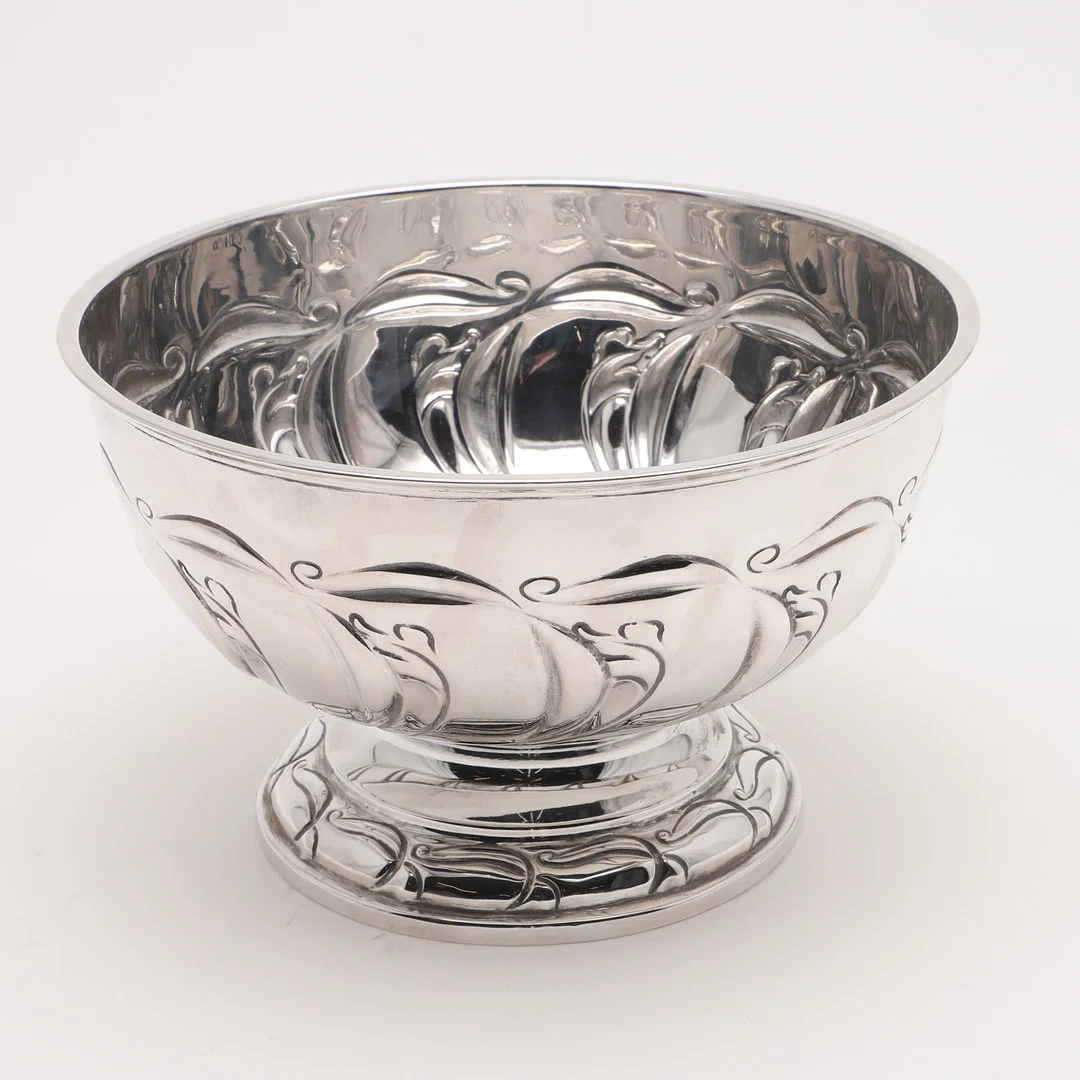 A LATE VICTORIAN ROSE BOWL. — Silver — Lawrences Auctioneers