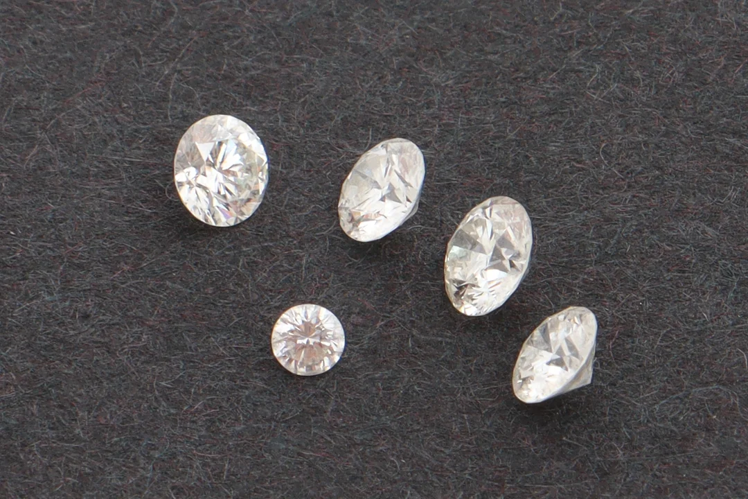 Fem løse diamanter på i alt 0.49 ct (5) — Jewellery/Diamonds, gems — Lauritz