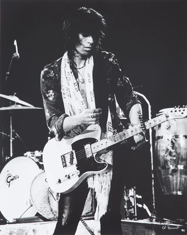 ED FINNELL (USA/SVERIGE, FÖDD 1956). Keith Richards, Rolling Stones, ''Tour of the Americas'', Los Angeles, 9 Juli 1975, signerad Ed Finnell, numrerad 22/50.