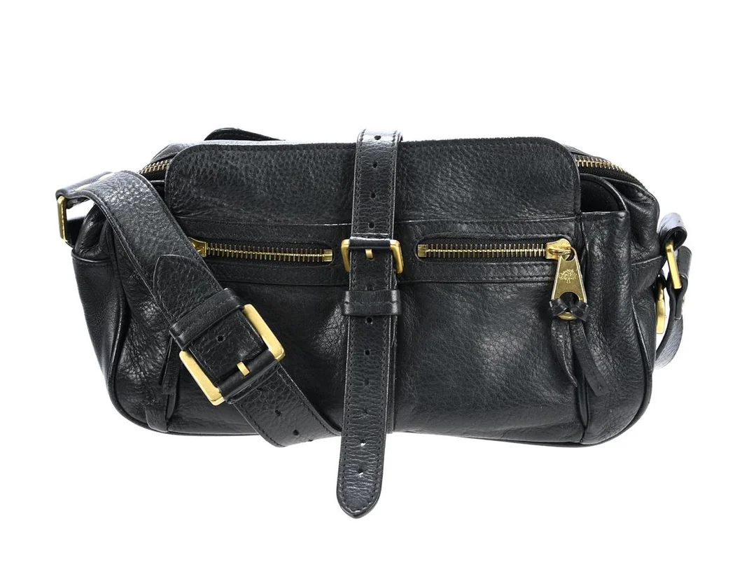VÄSKA, MULBERRY, svart skinn, guldfärgade beslag, 23x17x8 cm, dustbag. — Accessoarer/Väskor — Kaplans