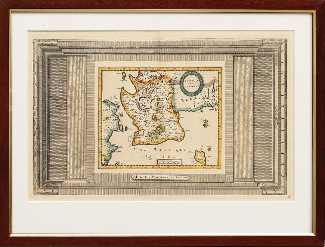 ANTIK KARTA. Kolorerat kopparstick. "Scania vulgo Schoen" efter Johannes Janssonius. Senare utgåva av Pierre Vander, Leiden, 1700-tal. — Maps — Crafoord Auktioner Malmö