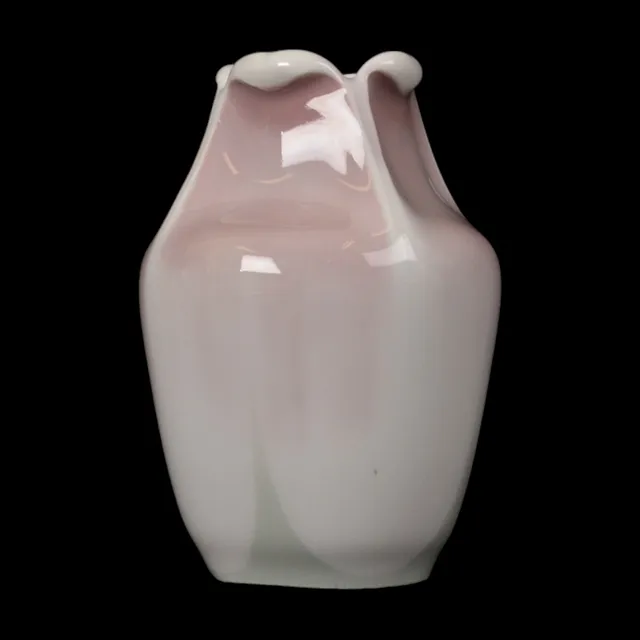 KARL LINDSTRÖM (1878-1931). Vas, porslin, underglasyr, Jugend, Rörstarnd, sekelskiftet 1900.