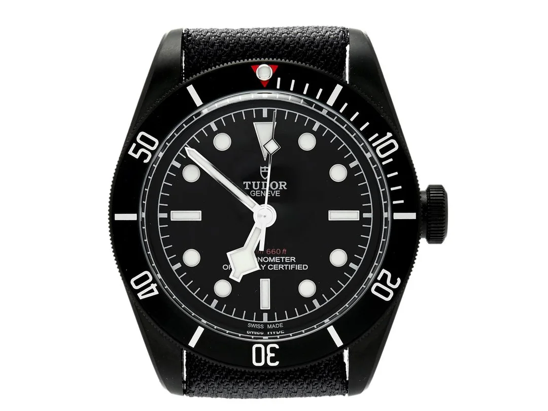 TUDOR, Geneve, Black Bay Dark, (200m:660ft), Chronometer, Cal MT5602, Serie nr. I817759, Ref nr. 79230DK-0006, herrur, 41 mm, svart PVD-stål, automatisk, safirglas, NATO-band, originalspänne (svart PVD-stål), cert, juni 2024, box, ytterkartong. — Klockor/Tudor — Kaplans