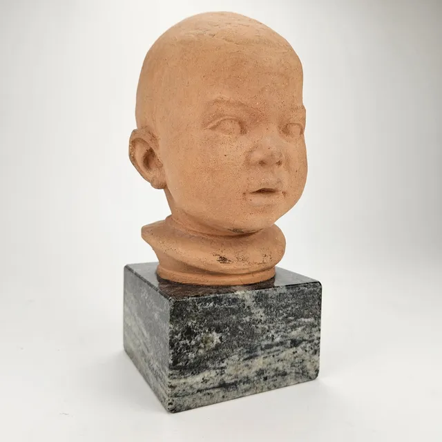 NILS MÖLLERBERG. Skulptur, terrakotta, på stensockel, signerad N Möllerberg.