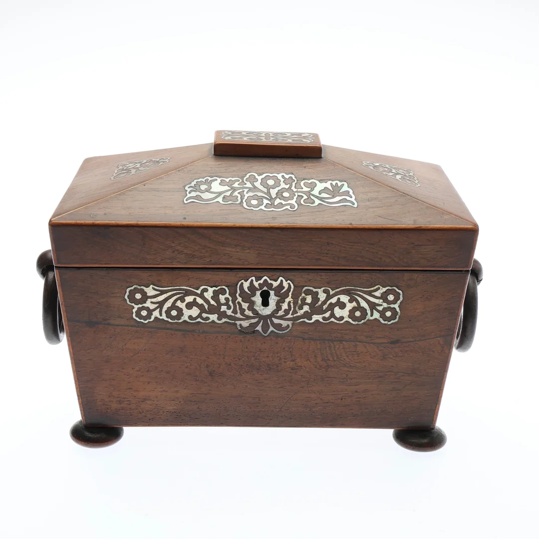SMALL VICTORIAN ROSEWOOD TEA CADDY. — Other collectables — Young's Auctions