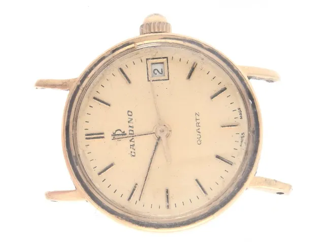 Armbandsur Candino i 18K. Quartz, bruksslitage, ej armband, behöver nytt batteri. Brv 9,8g blv 3,5g.