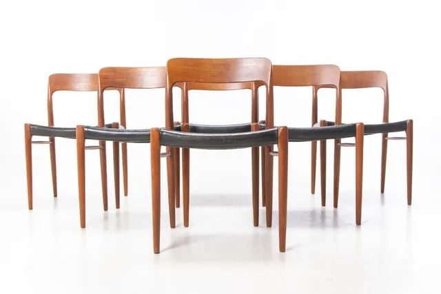 N. O. Møller. Six teak chairs. Model 75. (6)