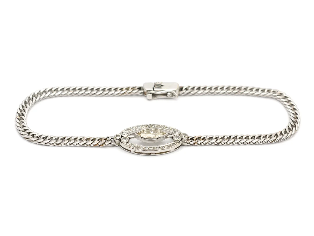 ARMBAND, 14K guld, rodierat, navettslipad diamant ca 0,35 ct ca LY/VS, 25 diamanter ca 0,15 ctv, längd 16,5 cm, vikt 4,6 g, en liten diamant skadad. — Smycken/Armband — Kaplans