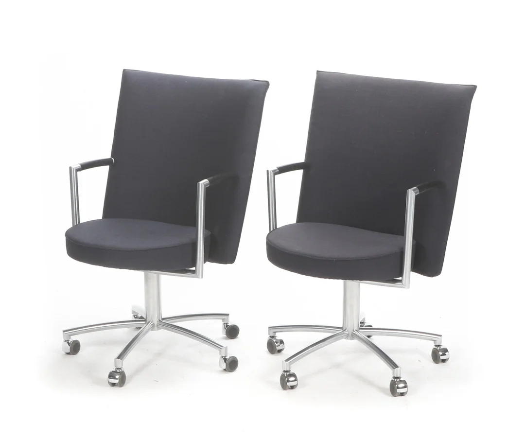 Johannes Foersom & Peter Hjort-Lorentzen. A pair of 'Partner' lounge chairs, model EJ-70 (2) — Furniture/Lounge chairs — Lauritz