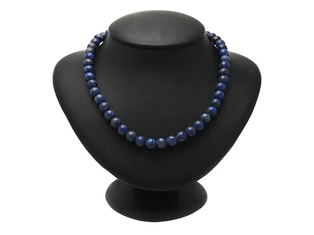 COLLIER, lapis lazuli, vitmetall, bredd 8 mm, längd 40-47 cm.
