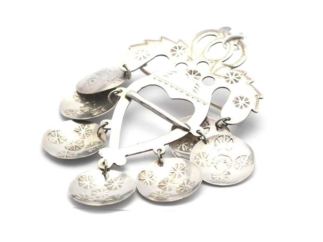 Brosch till dräkt silver 11,2g höjd: 78mm tillverkad 1946 — Smycken/Brosch — Kaplans