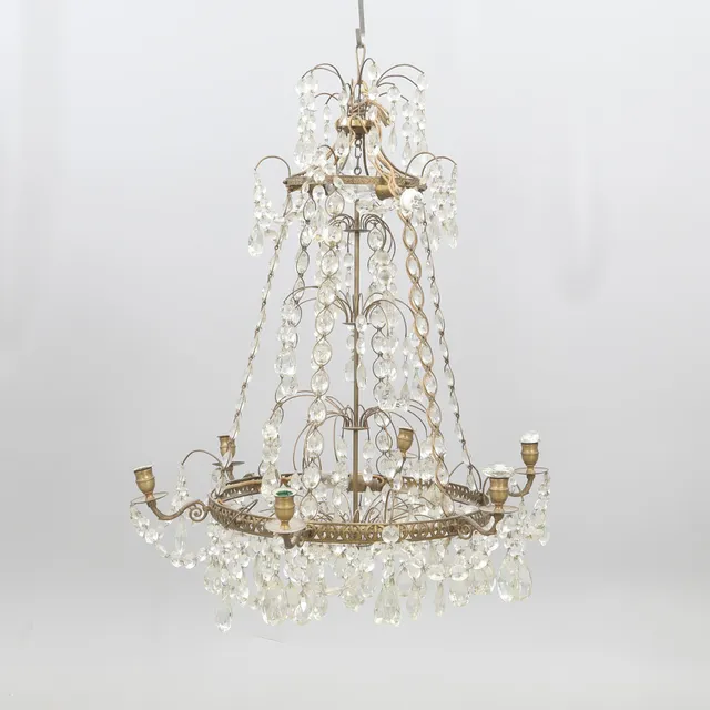 LJUSKRONA, Hagamodell, mässingsstomme behängd med prismor, 1900-talets första hälft.