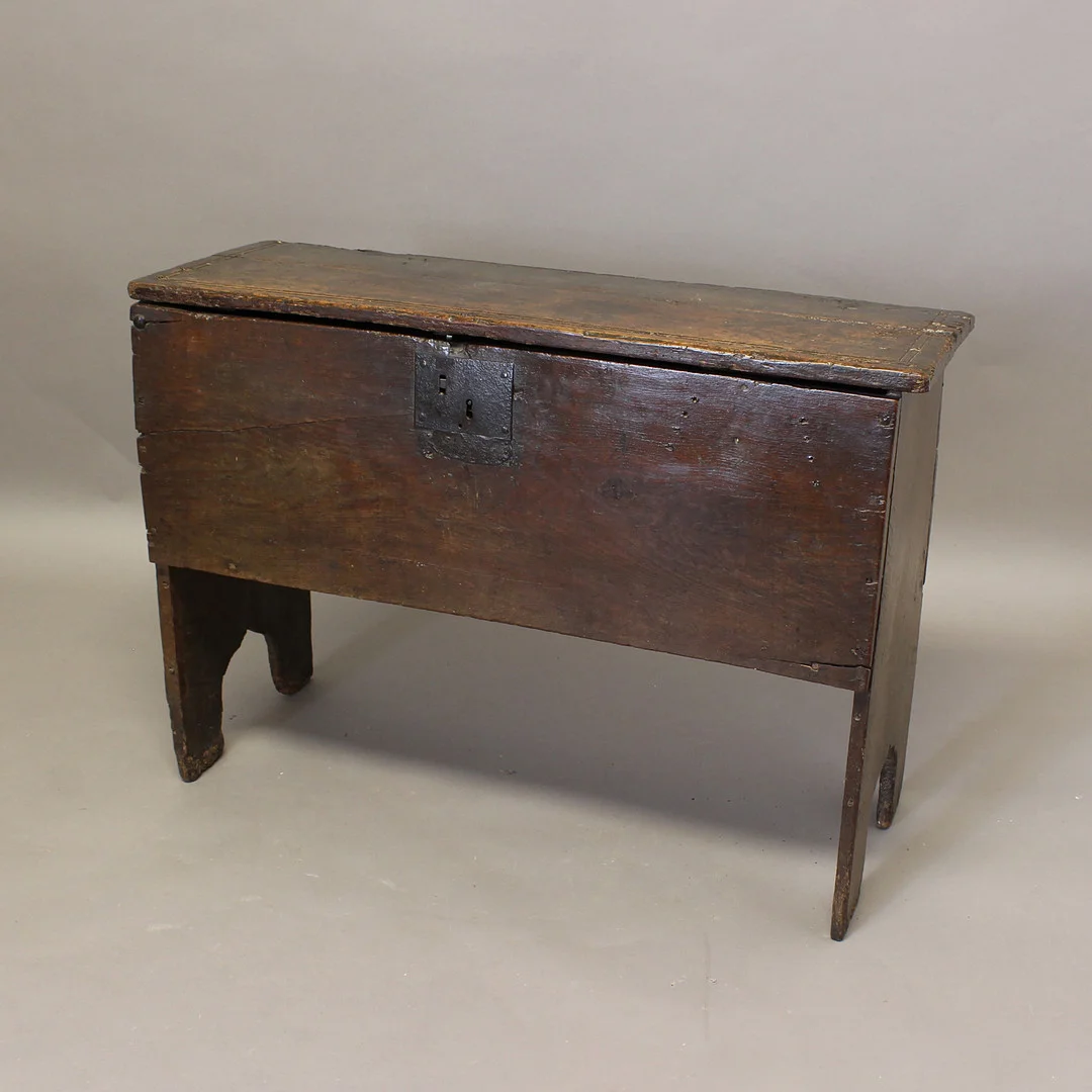 AN OAK SIX PLANK COFFER. — Other — Lawrences Auctioneers