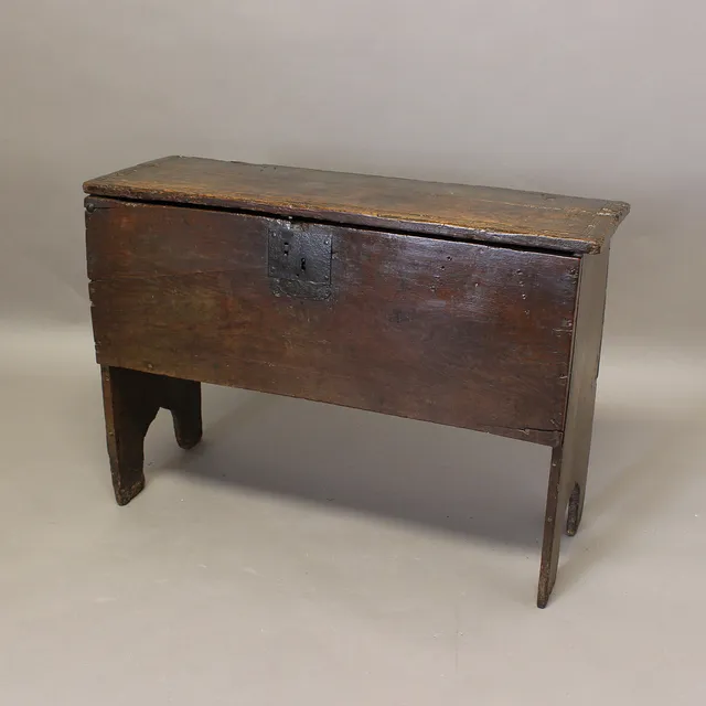 AN OAK SIX PLANK COFFER.