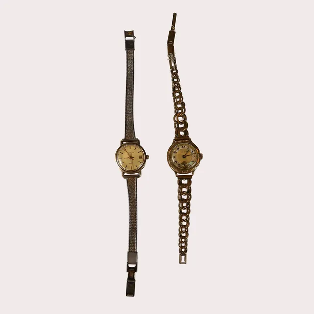 ARMBANDSUR, dam, Certina 14k guld med stållänk samt DAMUR Mora double.