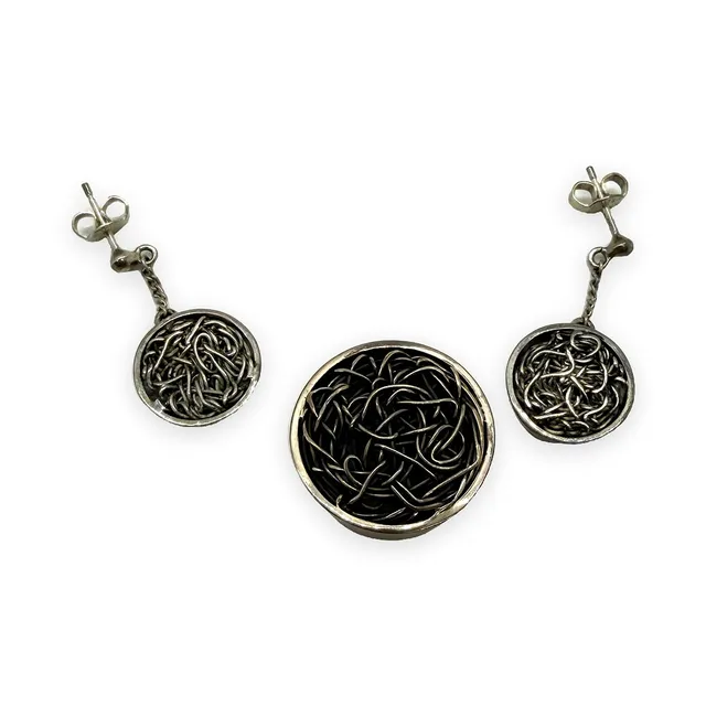 AVI & LENA. TILLSKRIVEN. Hänge och Örhängen, silver.
