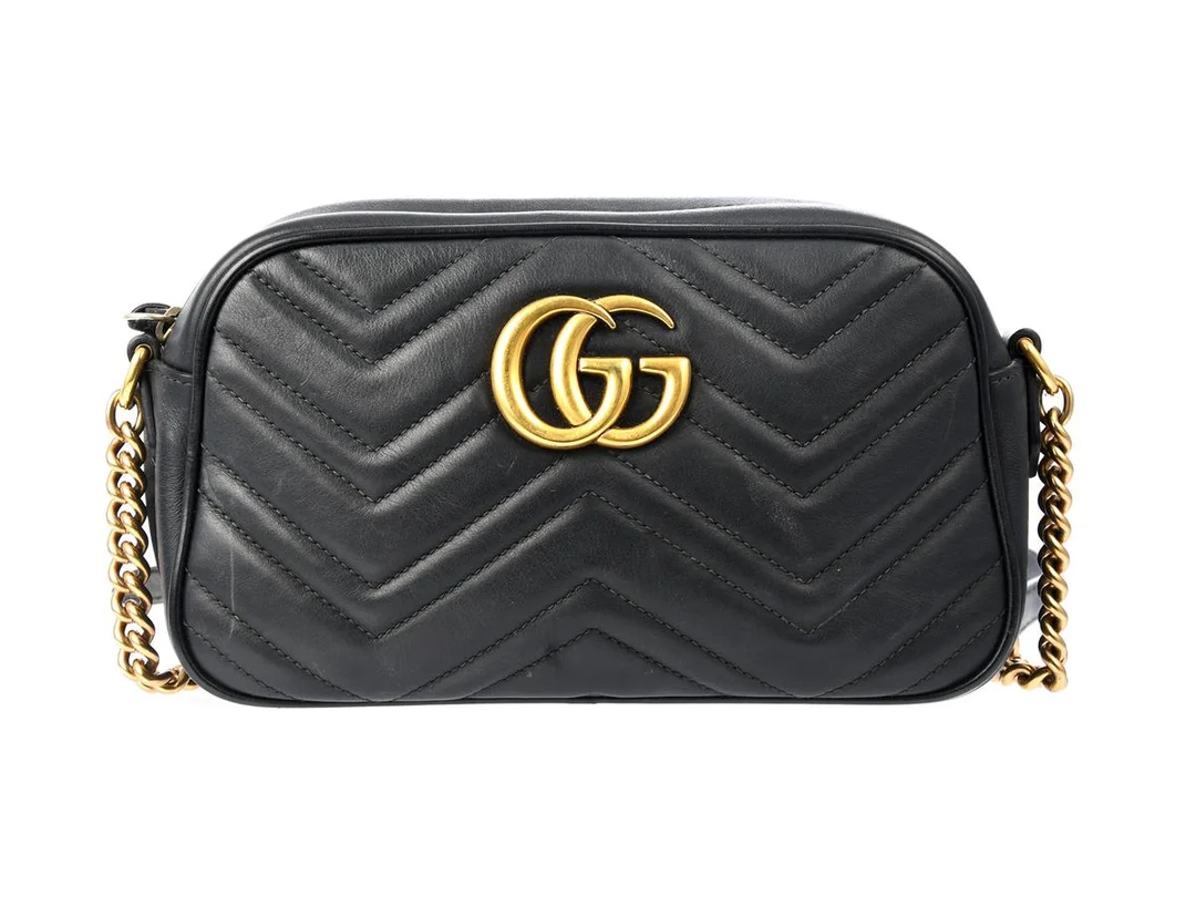 VÄSKA, GUCCI, GG Marmont Carmera bag, svart skinn, guldfärgade beslag, 24x14x7 cm, dustbag. — Accessoarer/Väskor — Kaplans