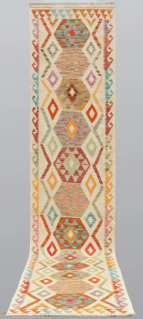 ORIENTMATTA. Kelim klassisk design, gallerimodell, 404 x 79 cm.