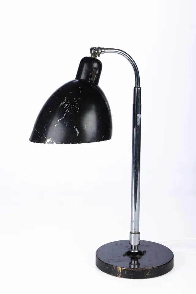 Art Deco. Table lamp in chromed and black lacquered metal, 1930s