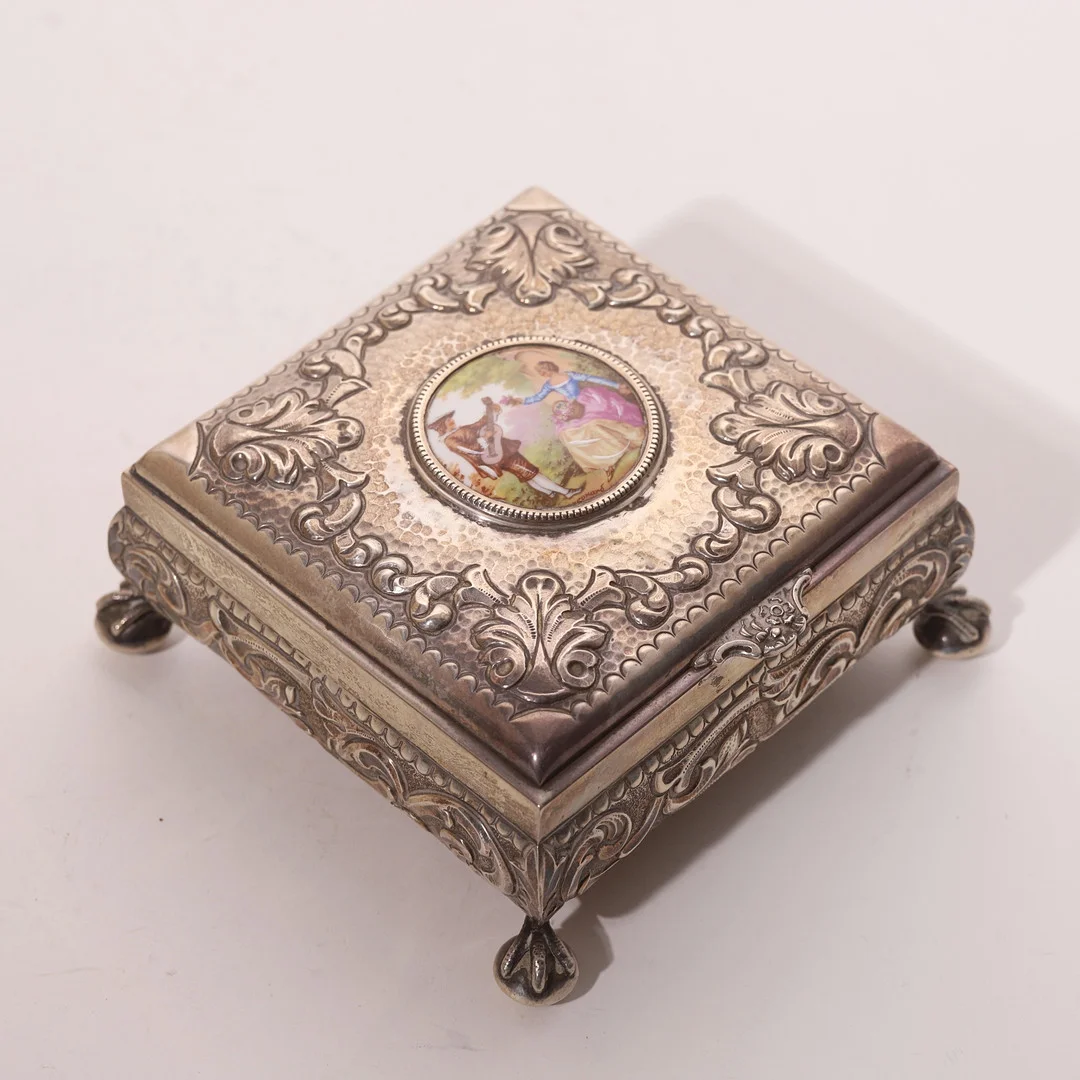 CAJA JOYERO EN PLATA CON MEDALLÓN DE PORCELANA. — Silver plated — Barcelona Auctions
