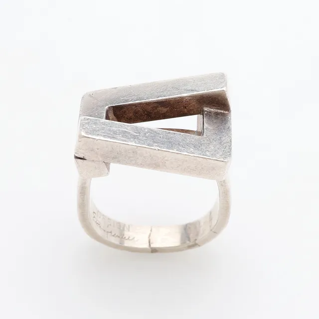 ELON ARENHILL. RING, STERLINGSILVER, MALMÖ 1978, 13,9 g.