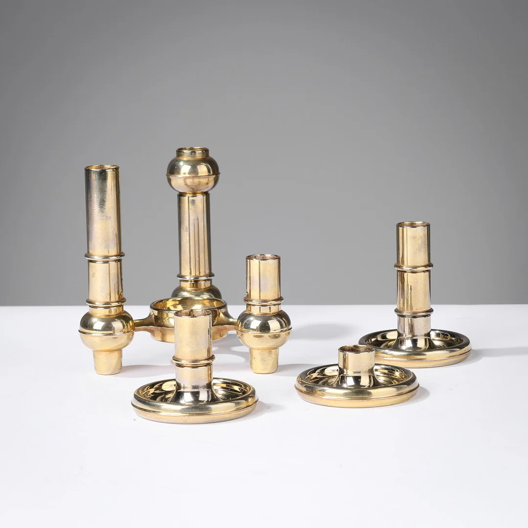 Modulære lysestager af messing, Skandinavien, ca. 1960'erne, (12). — Candlesticks — Palsgaard Kunstauktioner