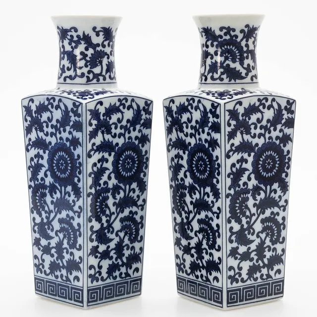 VASER, ett par, porslin, orientalisk stil, 1900-tal.