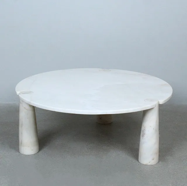 ANGELO MANGIAROTTI. Skipper. Couchtisch / Coffeetable aus der 'Eros' Serie, Carrara-Marmor, Italien, 1970er Jahre.