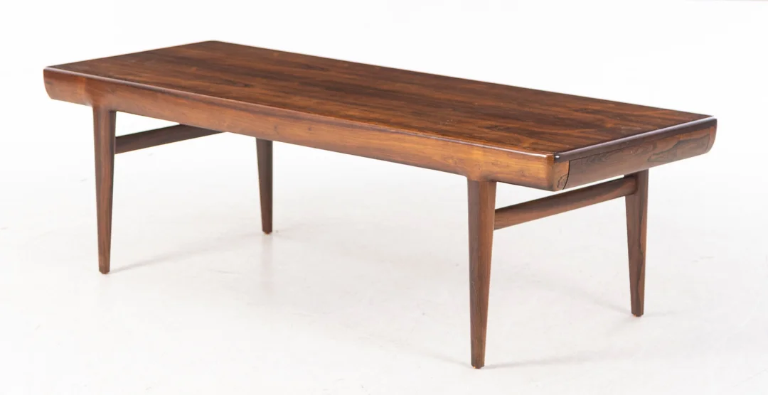 Johannes Andersen. Rectangular rosewood coffee table, 1960s — Furniture/Coffee tables, occasional tables — Lauritz