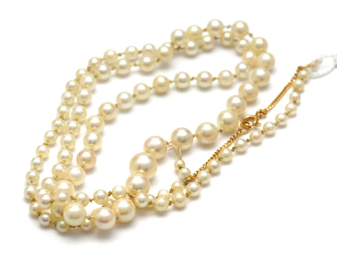 Pärlcollier 64cm, doserat, pärlstorlek ca 3-7mm, lås 18K, skadat — Smycken/Collier — Kaplans