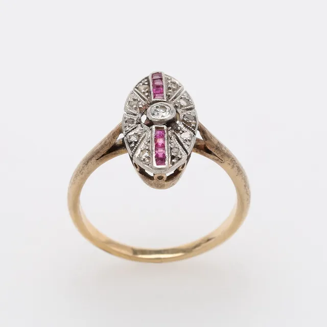 RING, 18K GULD, RÖDA TOPASER & GAMMALSLIPADE DIAMANTER, ART DECO.
