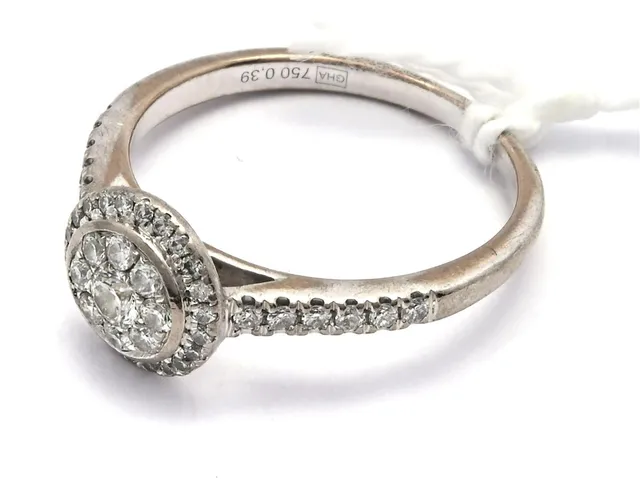Ring vitguld 18K 3,1g Ø16½ med diamanter, tot. 0,39ct enligt gravyr, GHA